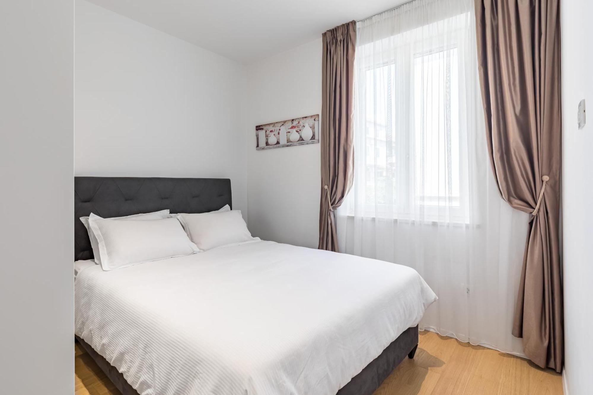 Eva Luxury Two Bedrooms & Bacvice Apartament *