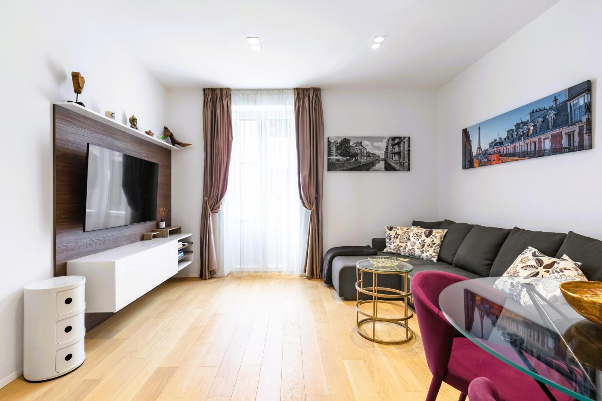Eva Luxury Two Bedrooms & Bacvice Apartament *