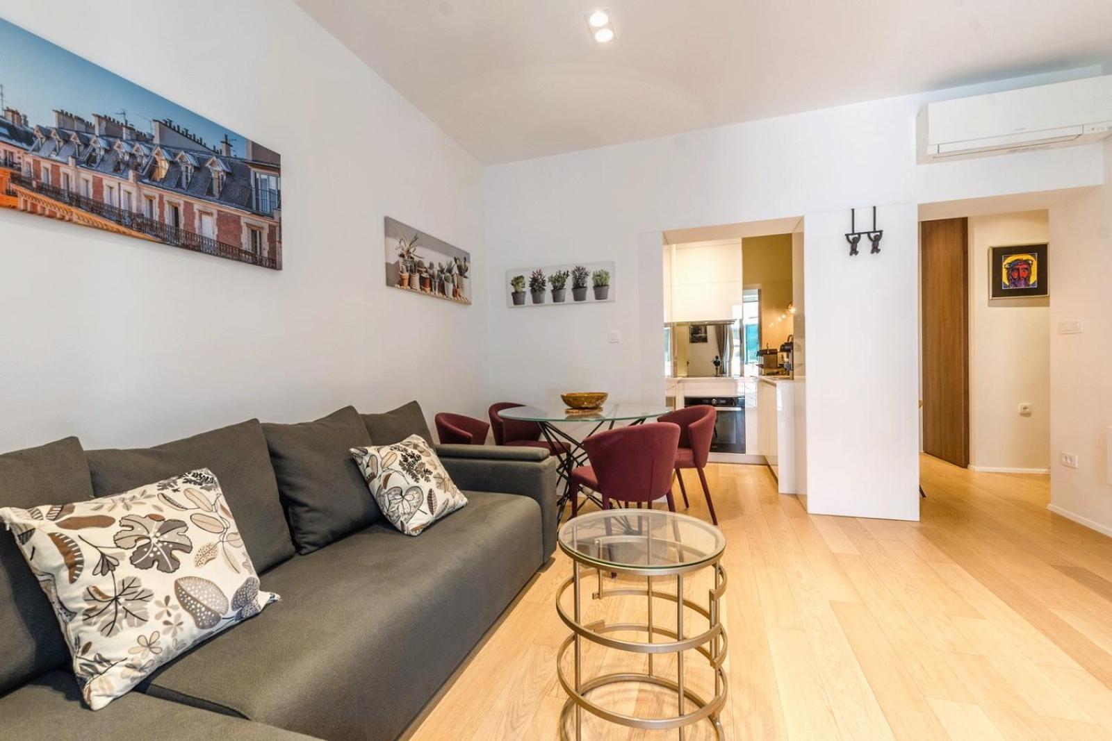 Eva Luxury Two Bedrooms & Bacvice Apartament Split