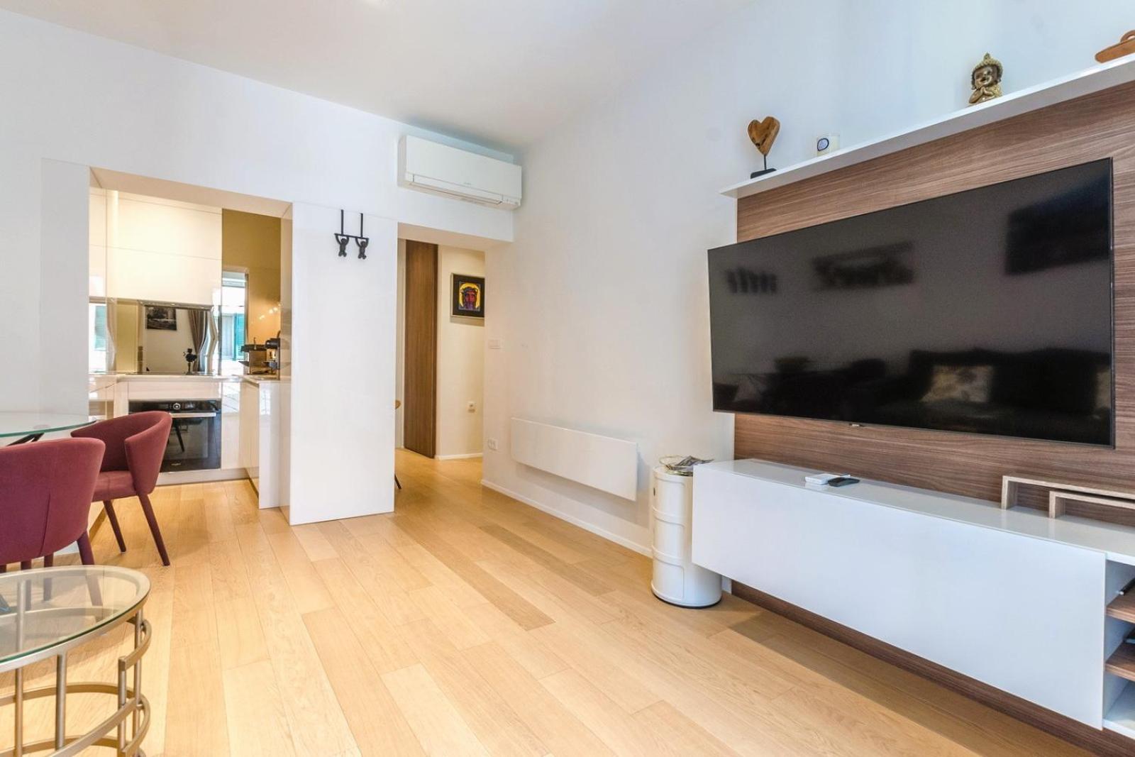 Eva Luxury Two Bedrooms & Bacvice Apartament *